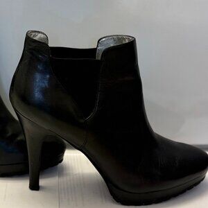 Jessica Simpson Black High Heel closed toe ankle boot Size 10B